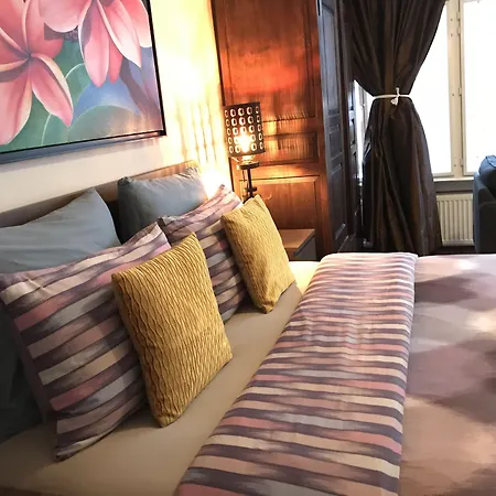 4 Guestrooms 4* Amsterdam