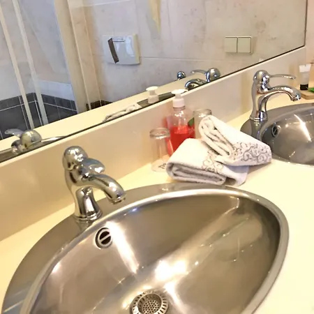 4 Guestrooms Guest house