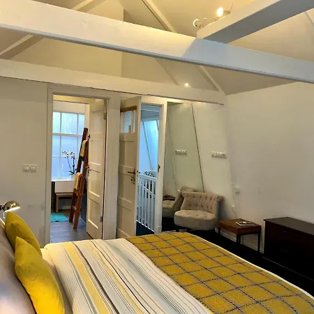 4 Guestrooms Bed & Breakfast Amsterdam