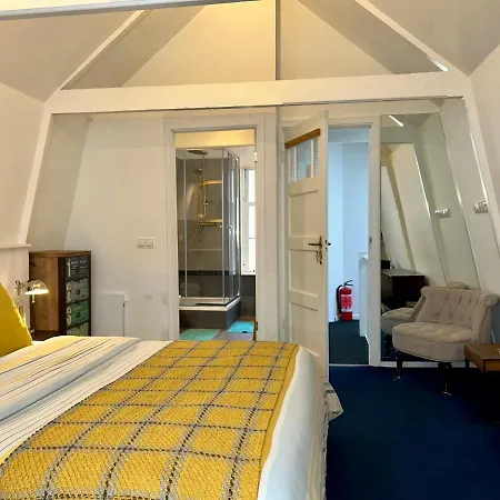 Πανσιόν 4 Guestrooms 4*