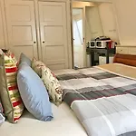 4 Guestrooms Maison d'hôtes 4*